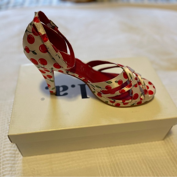 NWOT N.Y.L.A. Ankle-Strap Satin Cherry Heels - Picture 2 of 11